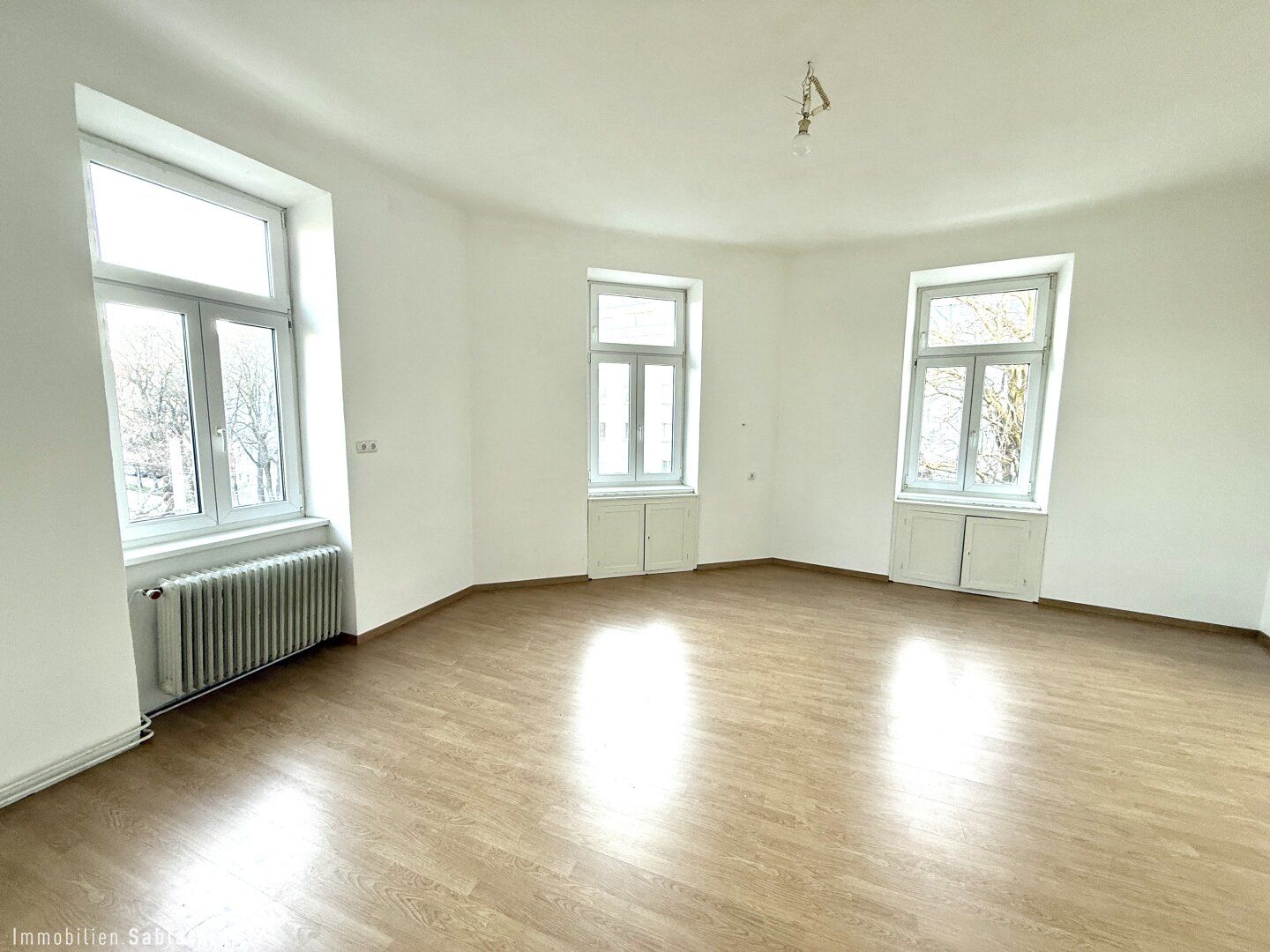 CHARMANTE ETAGENWOHNUNG! Modern, komfortabel & bestens angebunden!