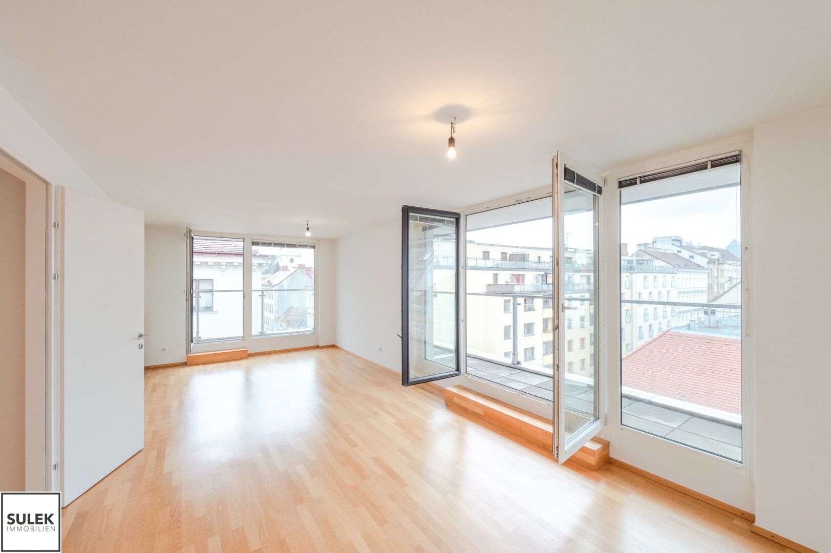 *** Dachgeschoßgenießer aufgepasst *** 4 Zimmer zentral begehbar in der Zieglergasse 50 *** - ab 01.08.!