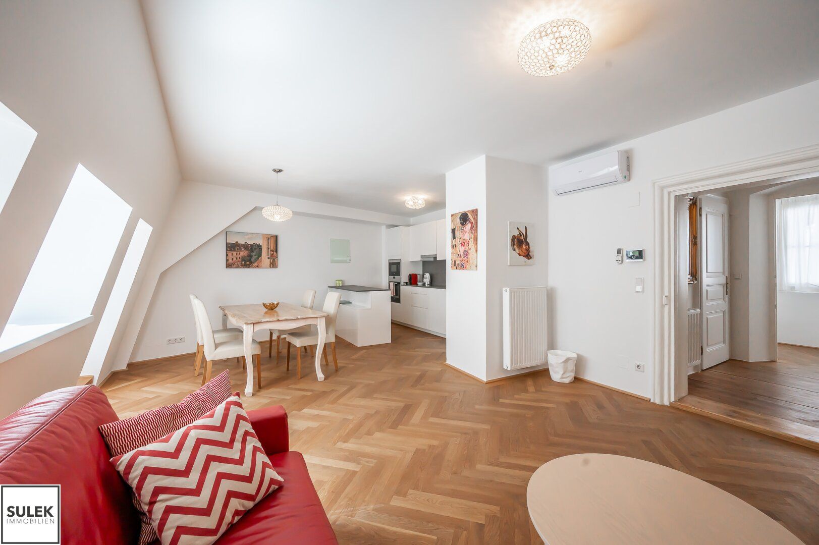 voll möblierte 2 Zimmer DG-Wohnung in Bestlage // Nähe Graben - Stephansdom