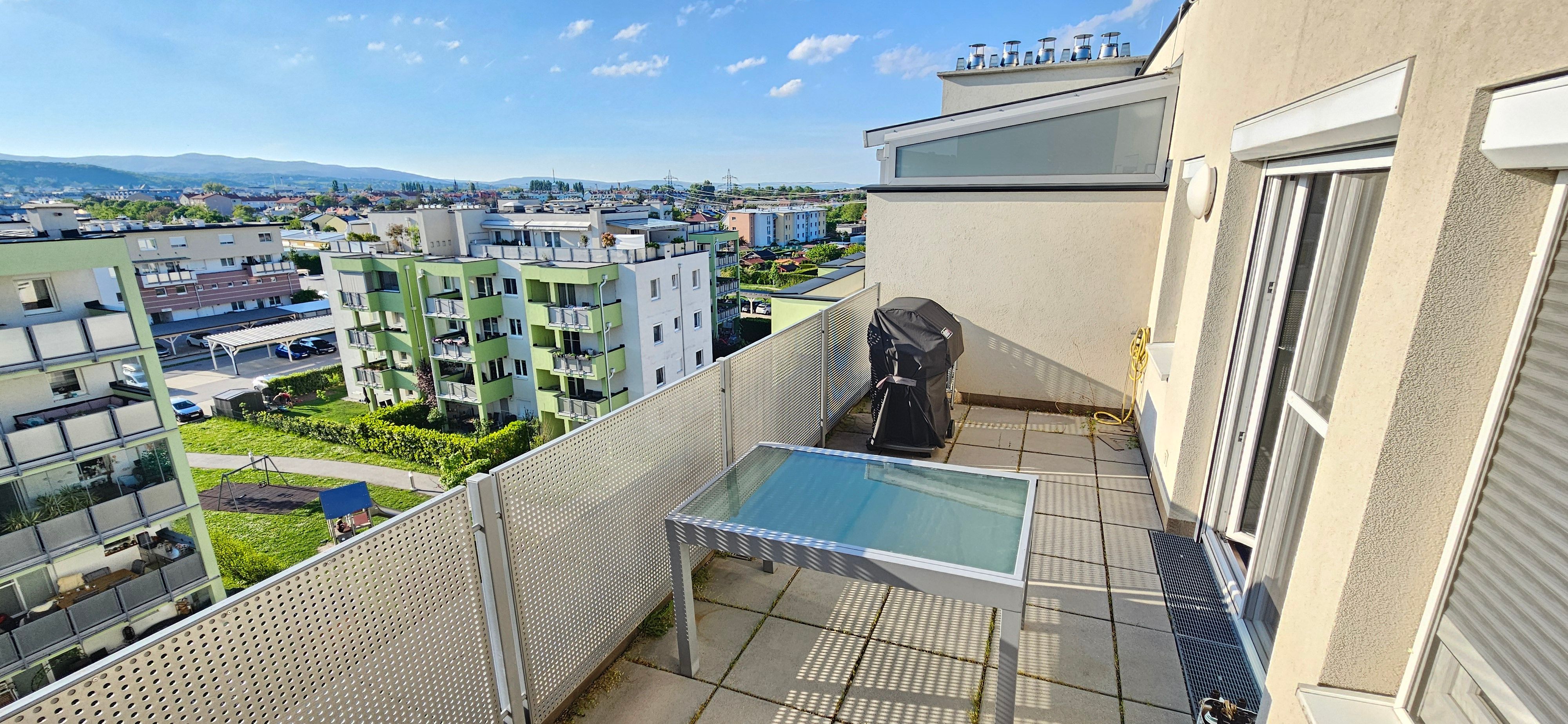 Helle 3-Zimmer-DG-Wohnung mit Fernblick auf die Weinberge im Süden von Wien zu verkaufen