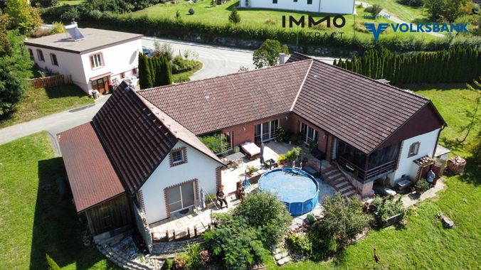 Blick von oben mit Pool