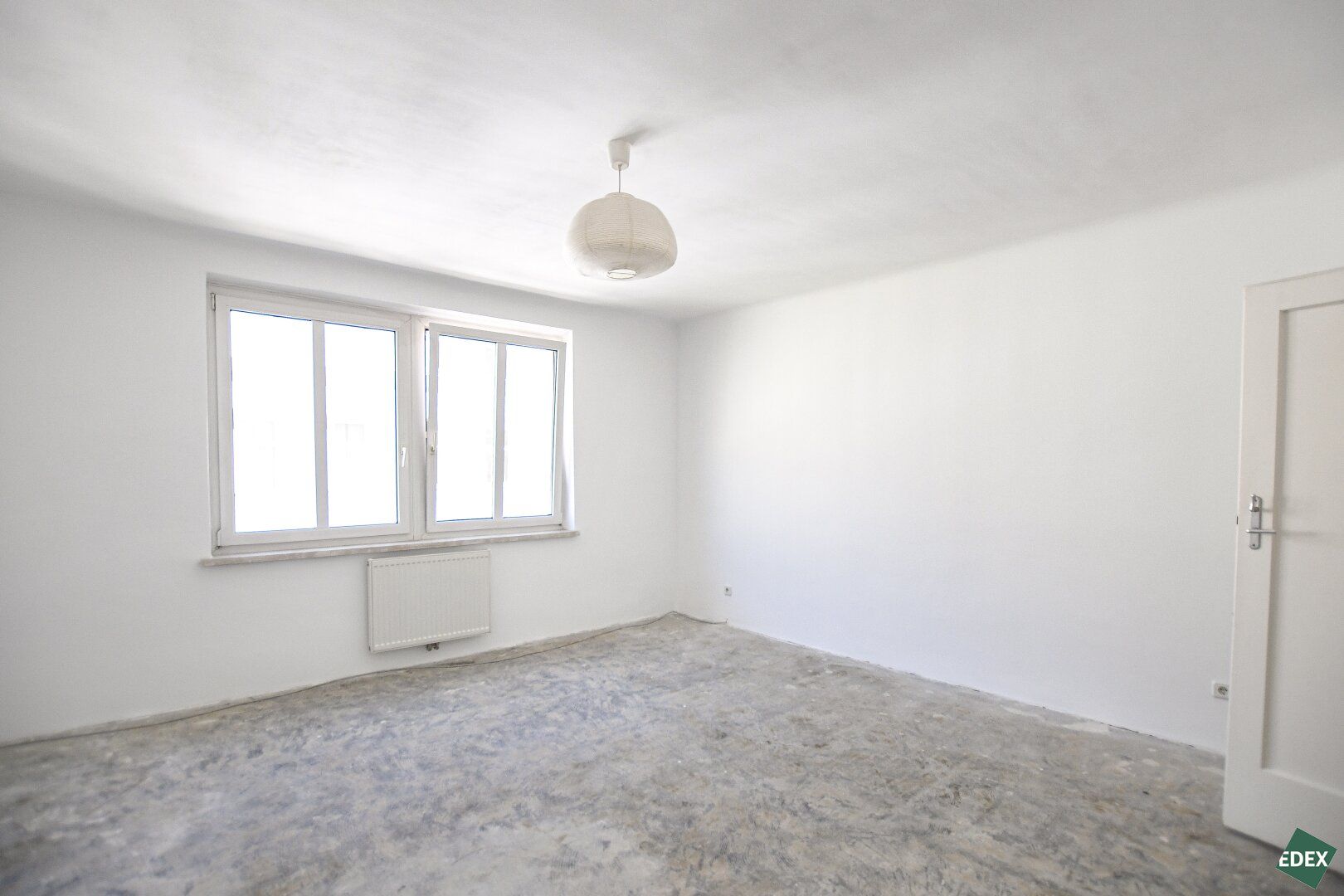 Direkt am Schweizergarten: Schöne 2-Zimmer-Wohnung mit separater Küche