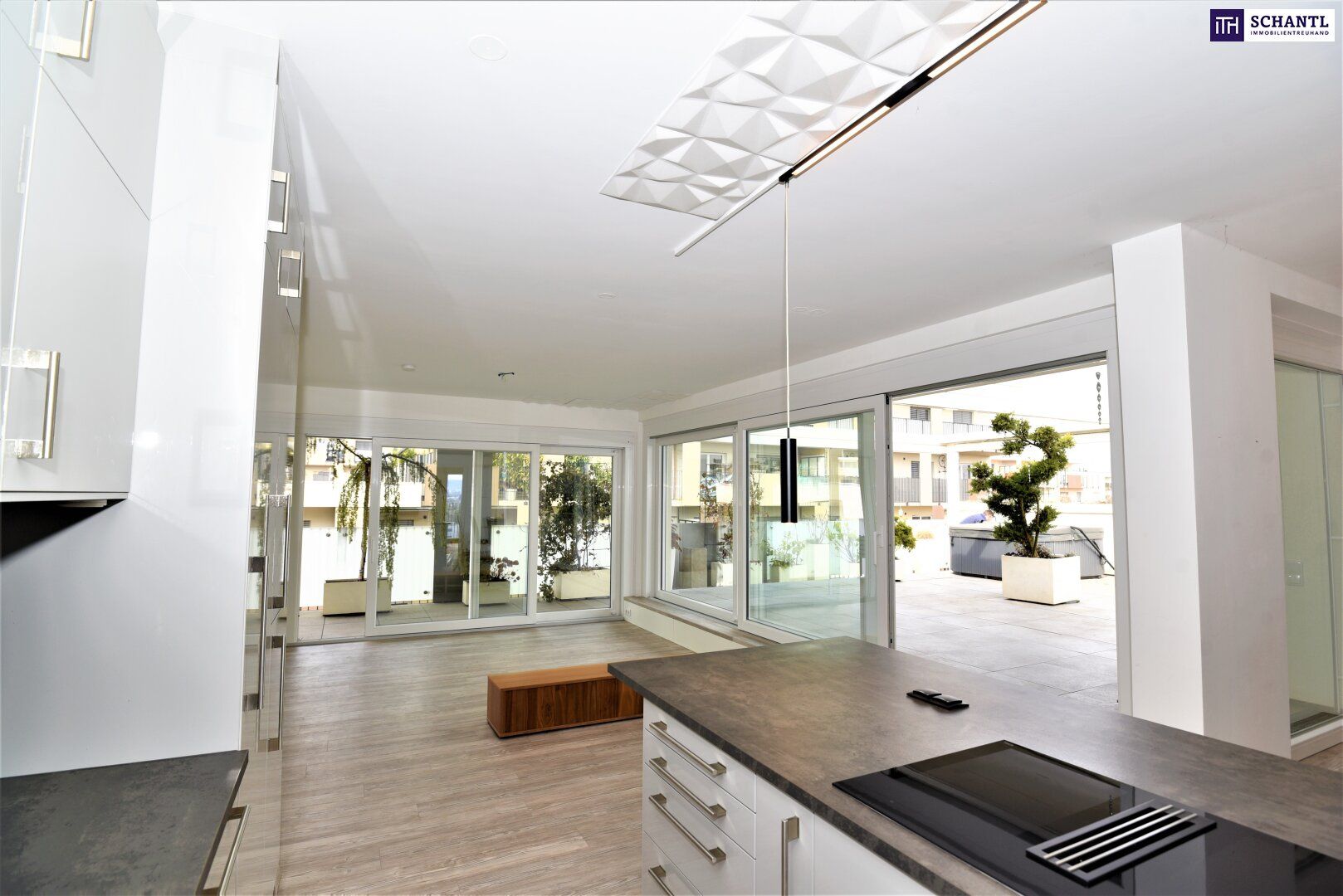 Top ausgestattetes Penthouse in Graz-Puntigam! Verpassen Sie nicht diese Traumwohnung mit 4 Zimmern, riesiger Terrasse und Whirlpool - Ihr neues Luxusdomizil wartet! Jetzt anfragen!