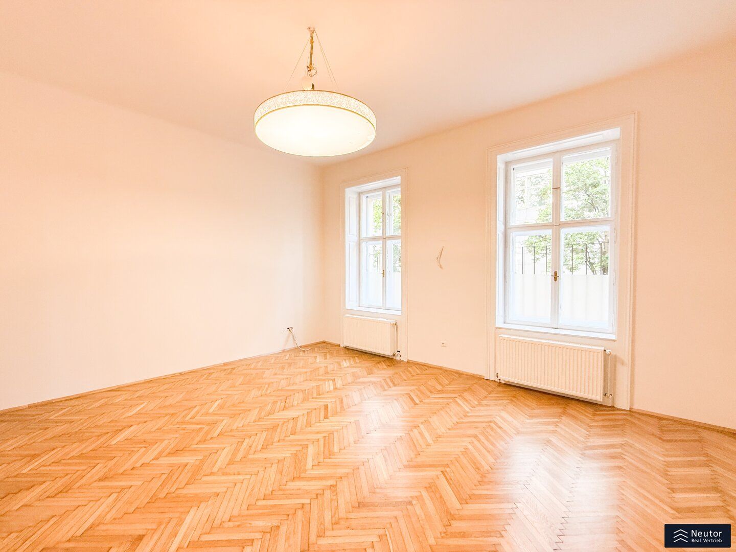 EXQUISITES ALTBAUJUWEL - 2,5-ZIMMER-WOHNUNG - LICHTDURCHFLUTET - IM HERZEN DES 9. WIENER GEMEINDEBEZIRKS