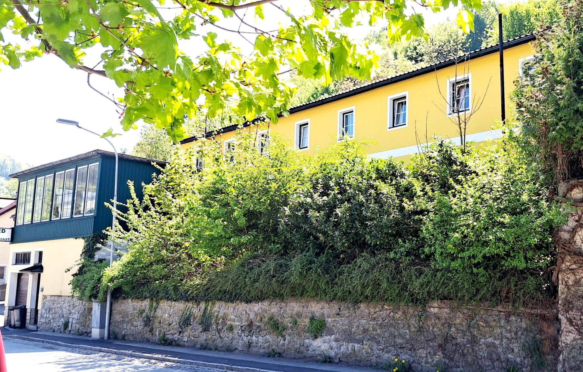 ZINSHAUS - TAGES- & JAHRESVERMIETUNGEN MÖGLICH