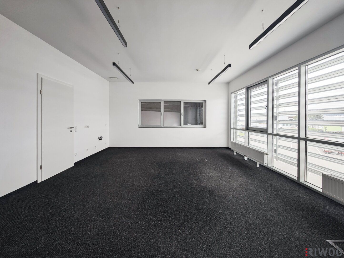 Produktionshalle mit ca. 800m² inkl. modernem Büro || Parkplätze || 3 Sektionaltore - Ansicht 3