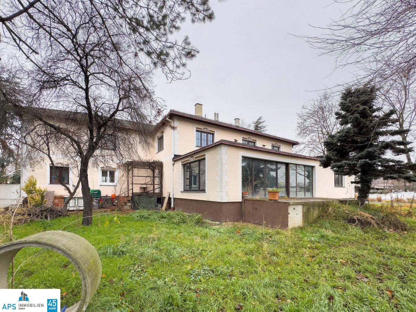 VILLA IN GRÜNLAGE - teilrenoviert