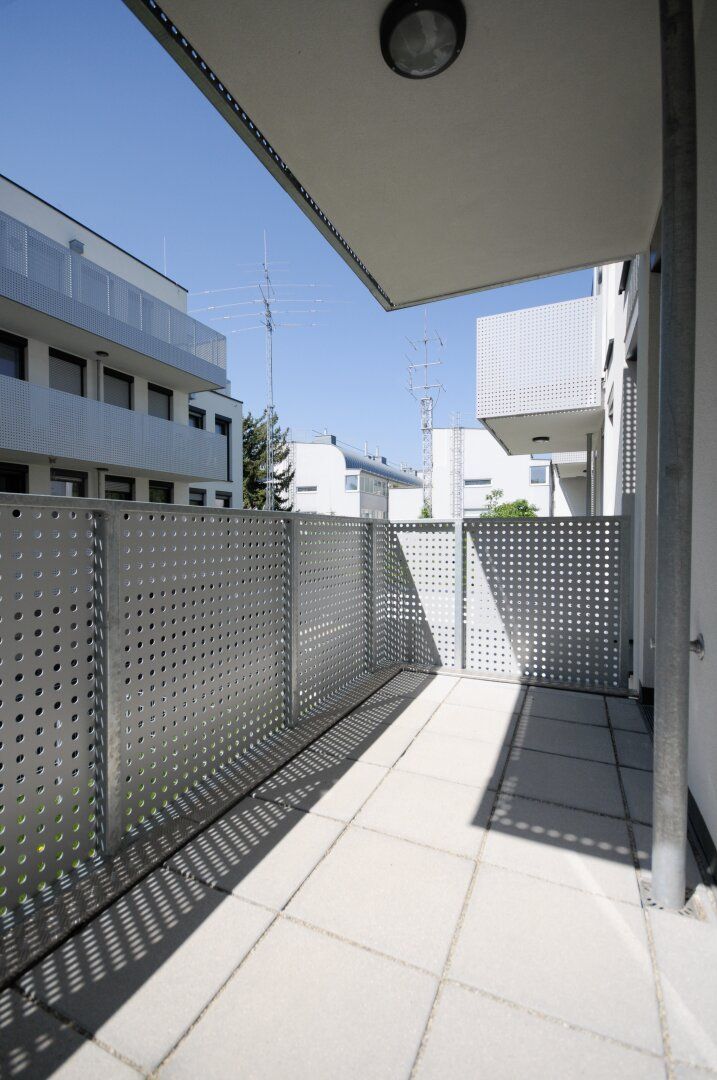 MODERNE 2-ZIMMER-WOHNUNG - PROVISIONSFREIER ERSTBEZUG MIT SÜDBALKON!