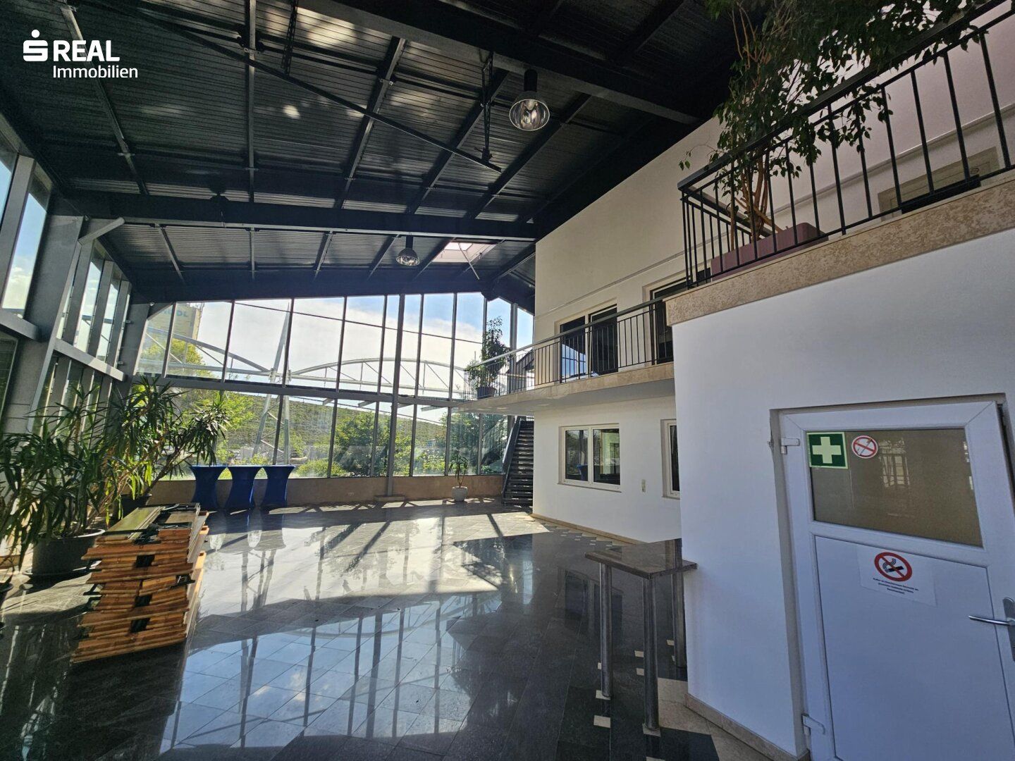 Repräsentatives Büro mit Atrium & optionaler Lagerhalle in bester Lage bei Wien - Ansicht 3