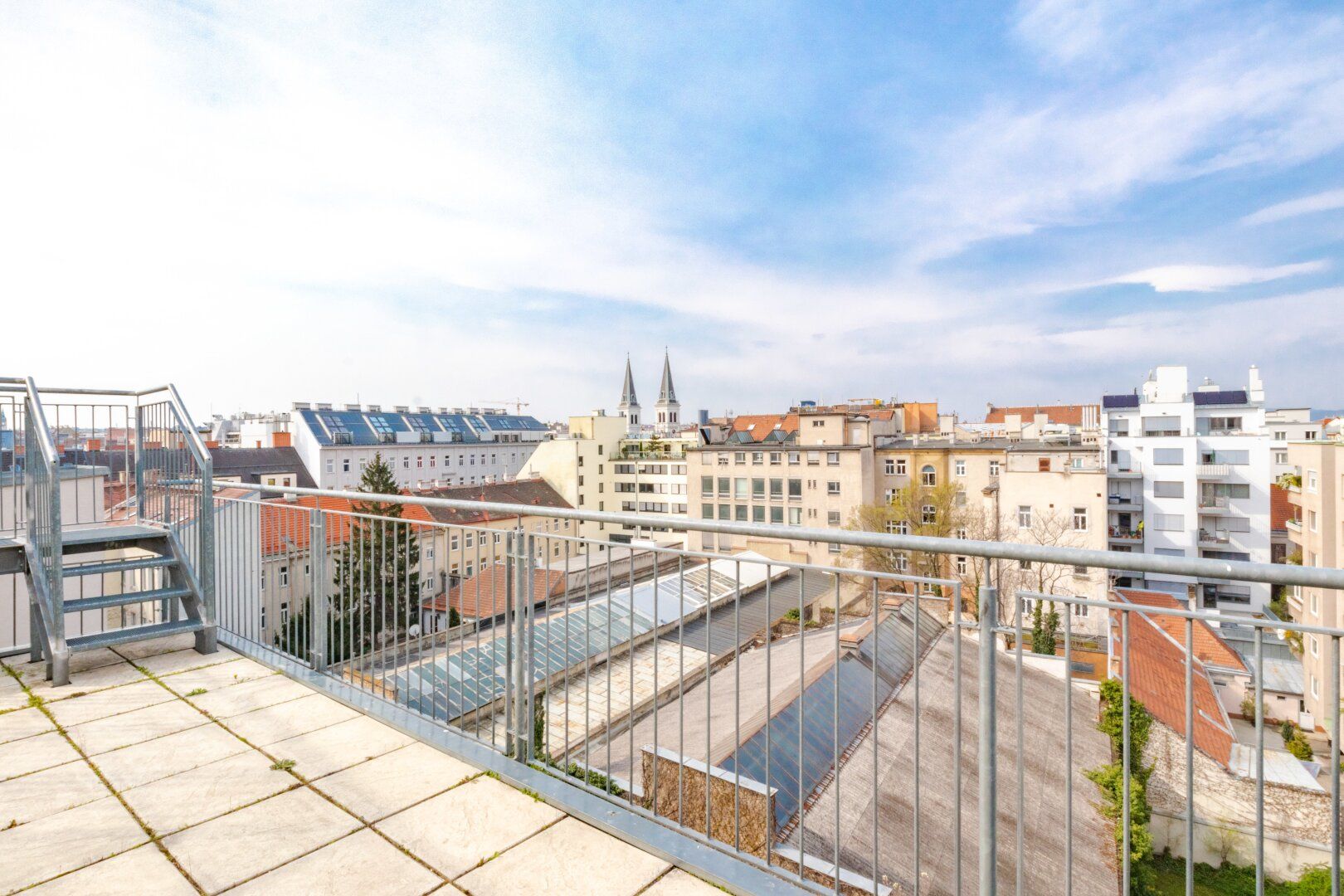 Genießen Sie Sonnenuntergänge auf der eigenen Dachterrasse! DG-Wohnung mit zwei Terrassen! Neubau!