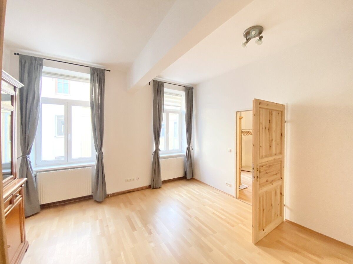 ALTBAU saniert- Hofwohnung drei Zimmer mit separater Küche - WG geeignet - 2 bedroom Apartment