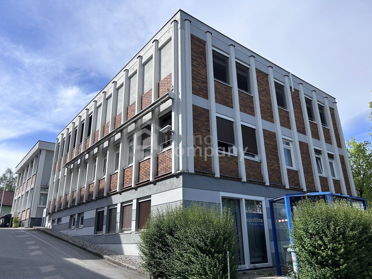 Flexible Bürofläche in Elixhausen - modern, gepflegt und ideal für Coworking - Jetzt mieten für 1.310,00 EUR! - Ansicht 2