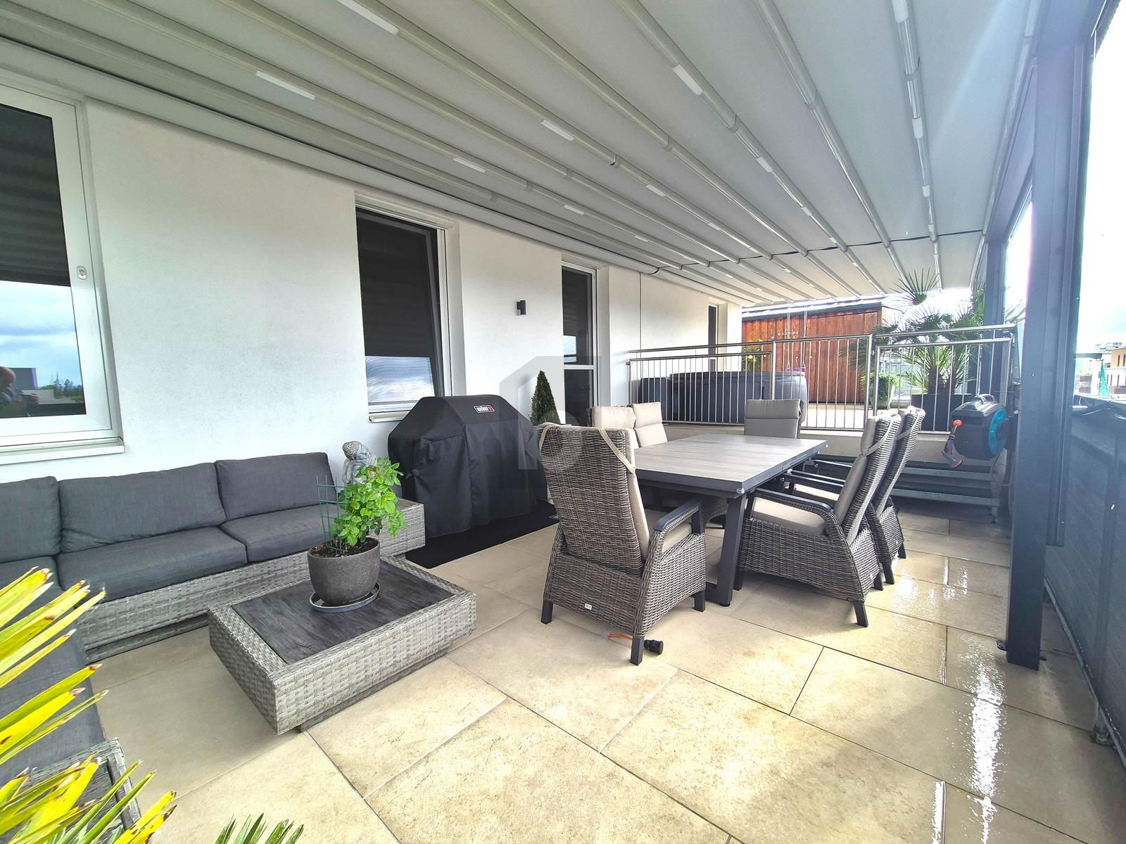 STILVOLLE DACHGESCHOSS-OASE MIT XXL-TERRASSE