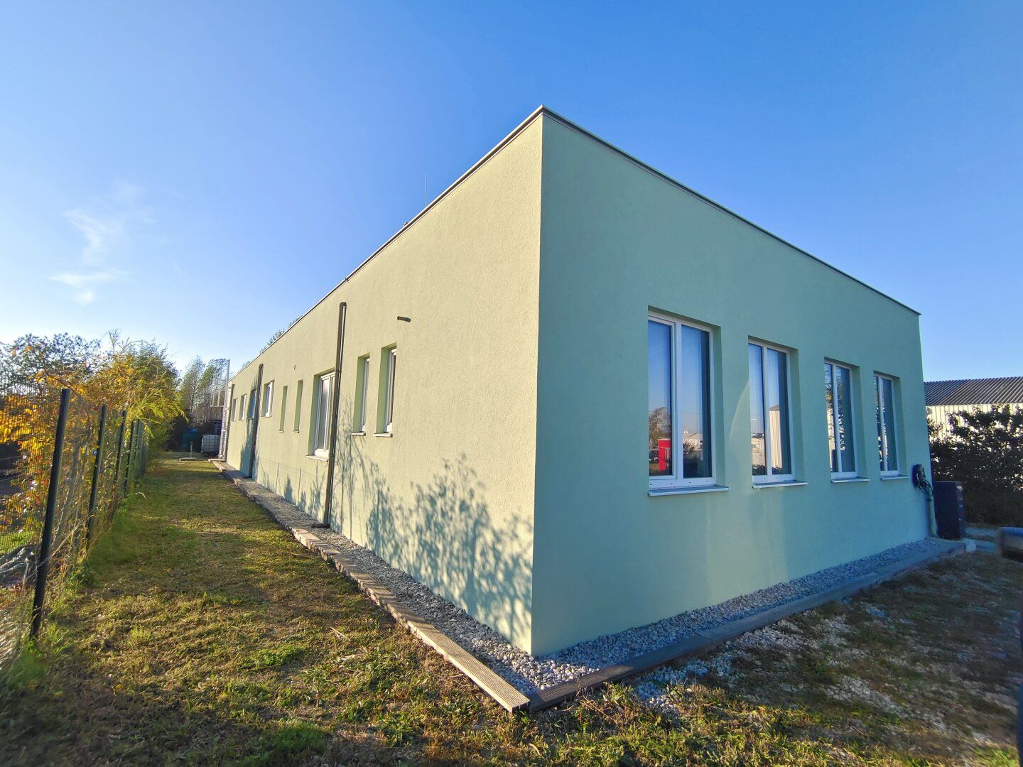 Betriebsstandort mit großzügiger Werkstättenhalle und Büroflächen auf 3.500 m² Industriegrundstück - Ansicht 5