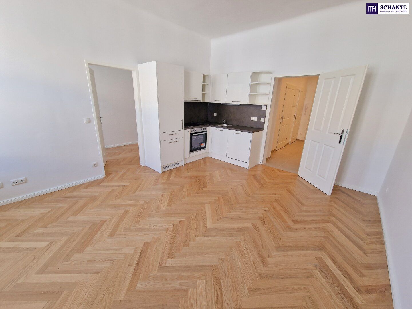 Altbauflair neu gedacht: Helle 2-Zimmer-Wohnung mit Lift und moderner Ausstattung + barrierefrei, stilvoll saniert und in toller Lage