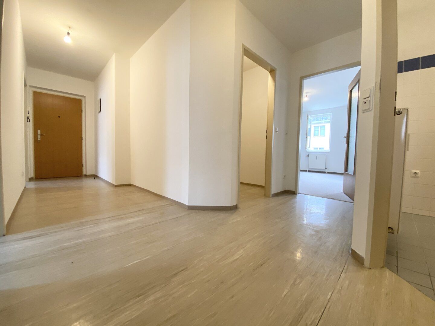 GROSSZÜGIGE 3-ZIMMER-WOHNUNG NÄHE MILLENNIUM CITY!