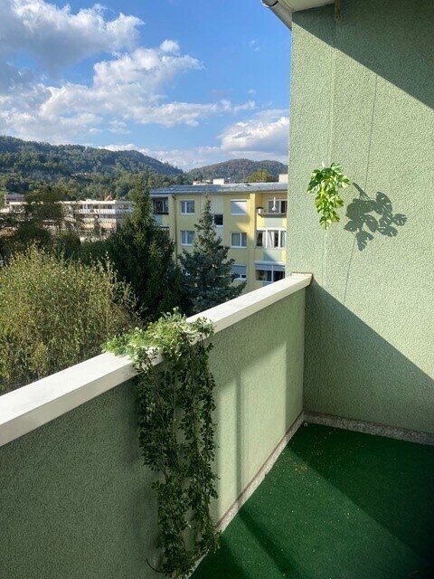 * Nähe Schloss St. Martin: Hübsche Singlewohnung mit Loggia und schönem Ausblick! *