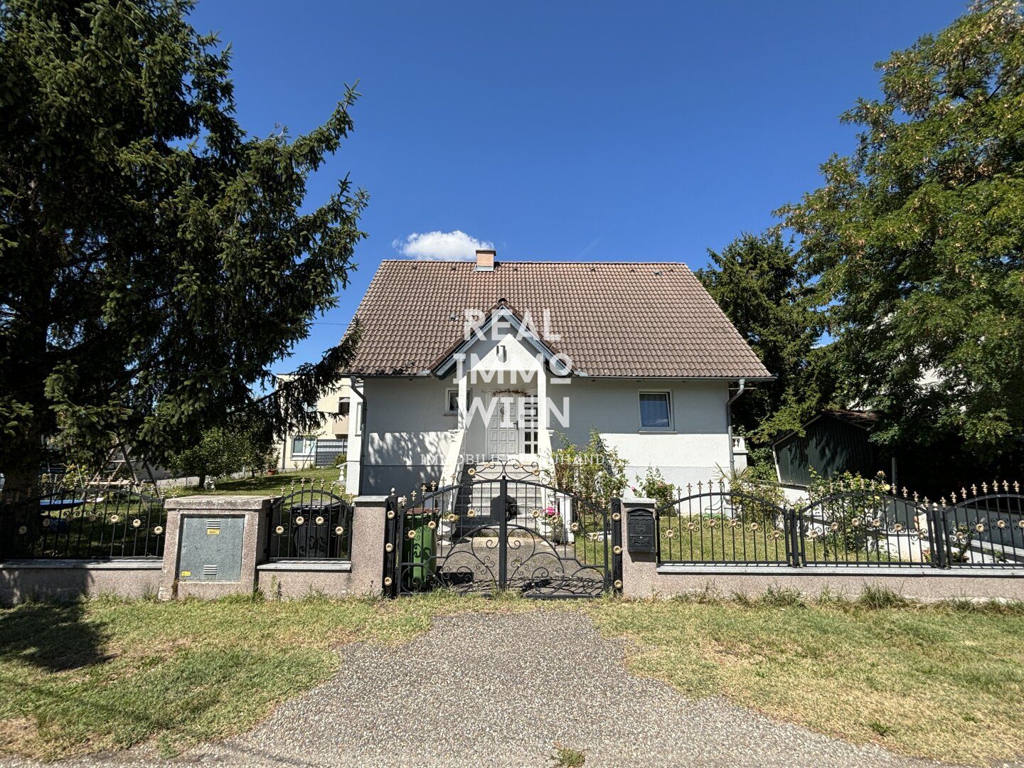 Wohnen im Grünen - Familienhaus mit Obstgarten, Keller und Garage