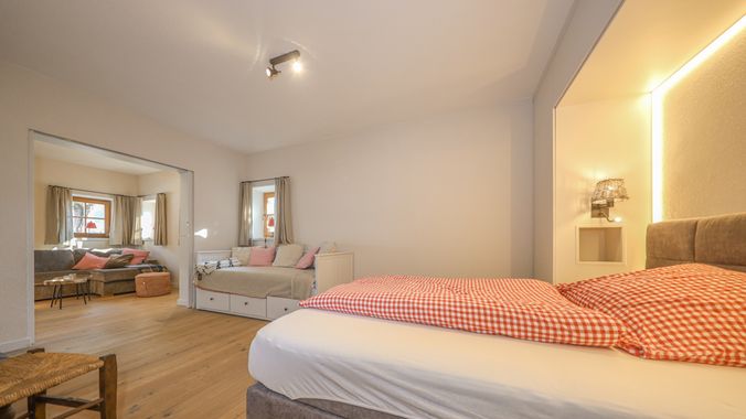 KITZIMMO-Exklusive Gartenwohnung in Bauernhaus kaufen.