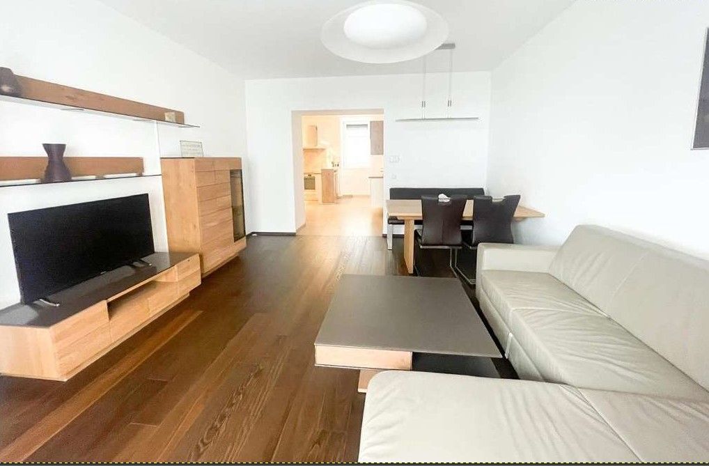 PRIVAT! Hochwertige 3 Zimmer Whng mit Balkon neben Millennium City / Donauinsel!