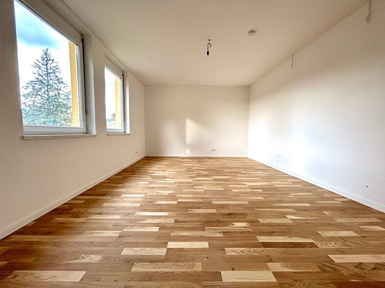 Ab August verfügbar! 2-Zimmer-Wohnung mit Terrasse in bester Lage zu vermieten!!