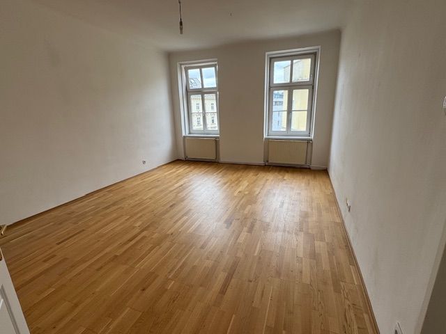 TOP SANIERTE ALTBAUWOHNUNG, U-BAHN NÄHE