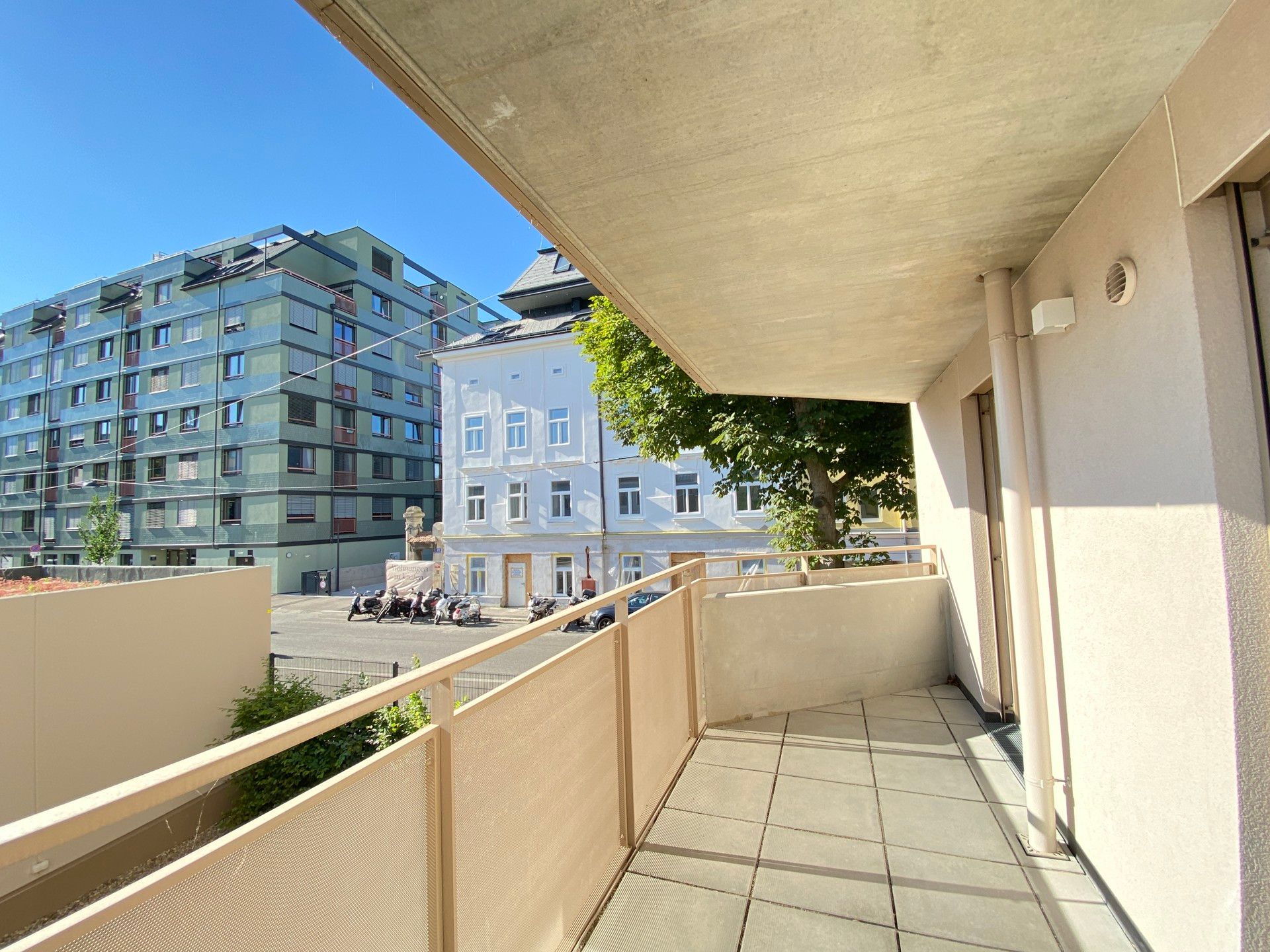 Bezugsfertige Eck-Wohnung mit Balkon, perfekte Anbindung - zu kaufen in 1140 Wien