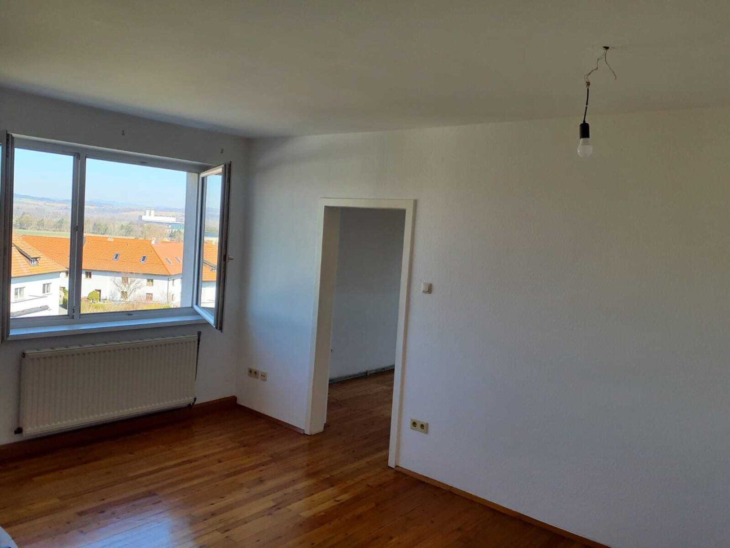 Freundliche helle 2-Zimmer-Wohnung, super Wohnlage & schöne Aussicht