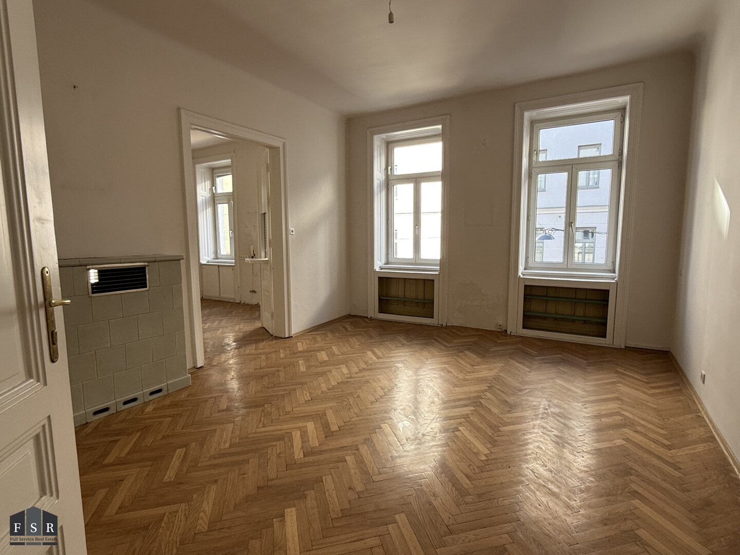 Große Etagenwohnung in 1050 Wien - 5 Zimmer, Balkon, sanierungsbedürftig, Top-Potential!