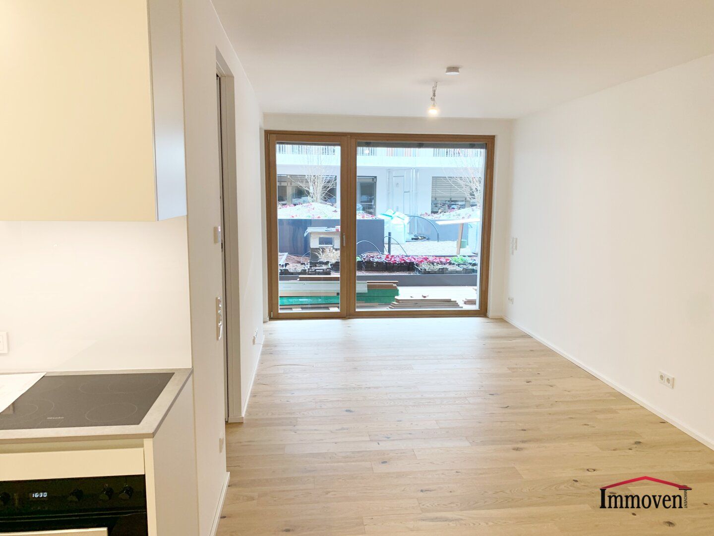 TOPLAGE und ERSTBEZUG: Hofseitige, moderne 2-Zimmerwohnung mit großer Loggia!