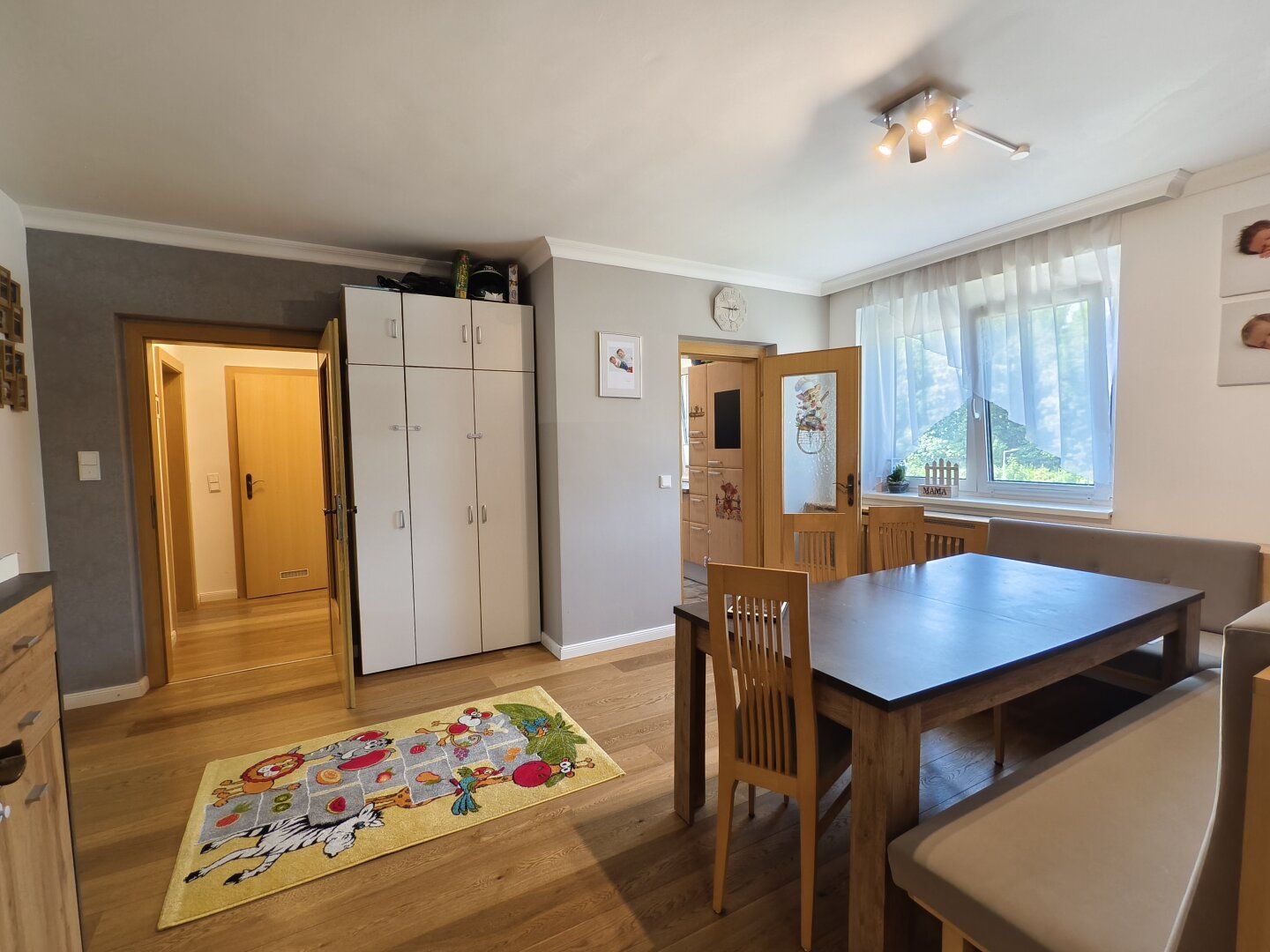 Großzügige 4-Zimmer-Wohnung mit verglaster Loggia & Tiefgaragenplatz in Top-Lage von Kapfenberg