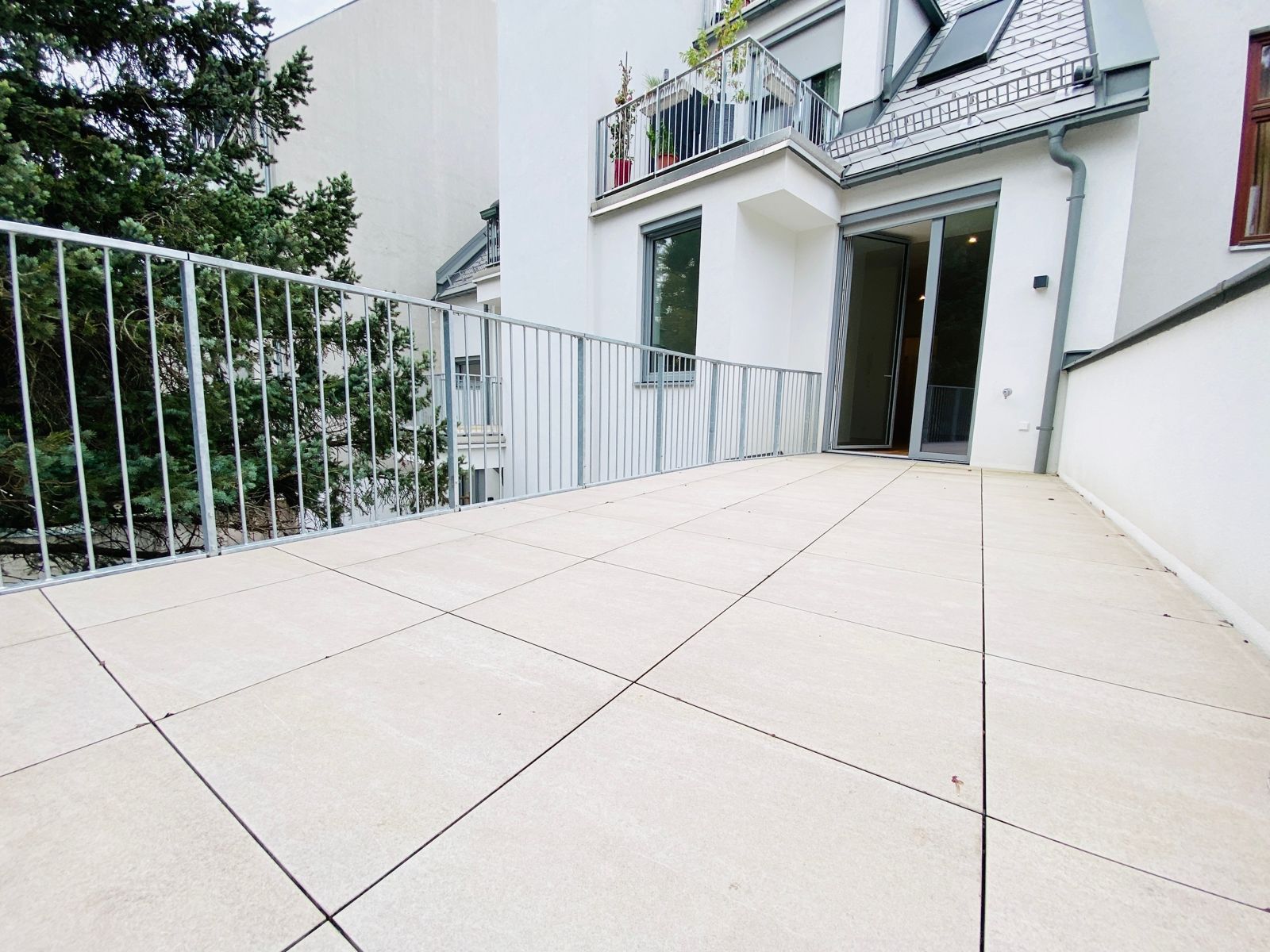 Erstbezug nach Sanierung - mit hofseitiger Terrasse