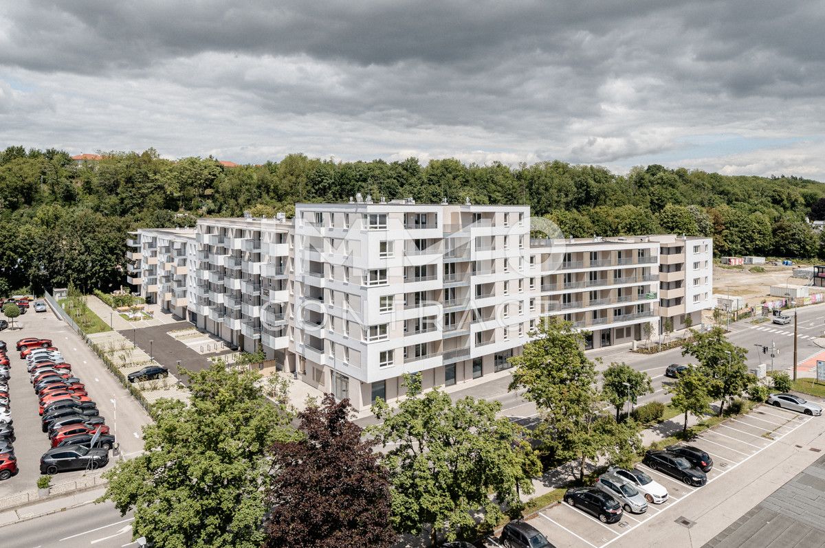 3 Zimmer mit Aussicht von der herzlichen Loggia!