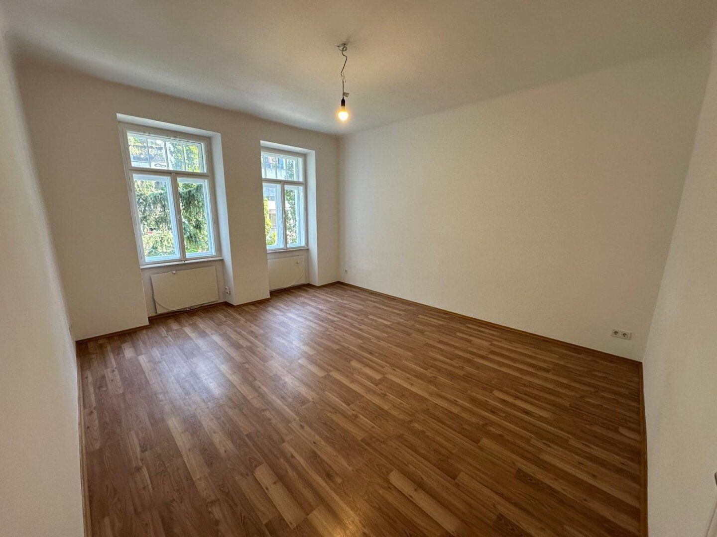 Altbaucharme trifft Stadtoase - Sanierte 2-Zimmer-Wohnung in Toplage des 3. Bezirks