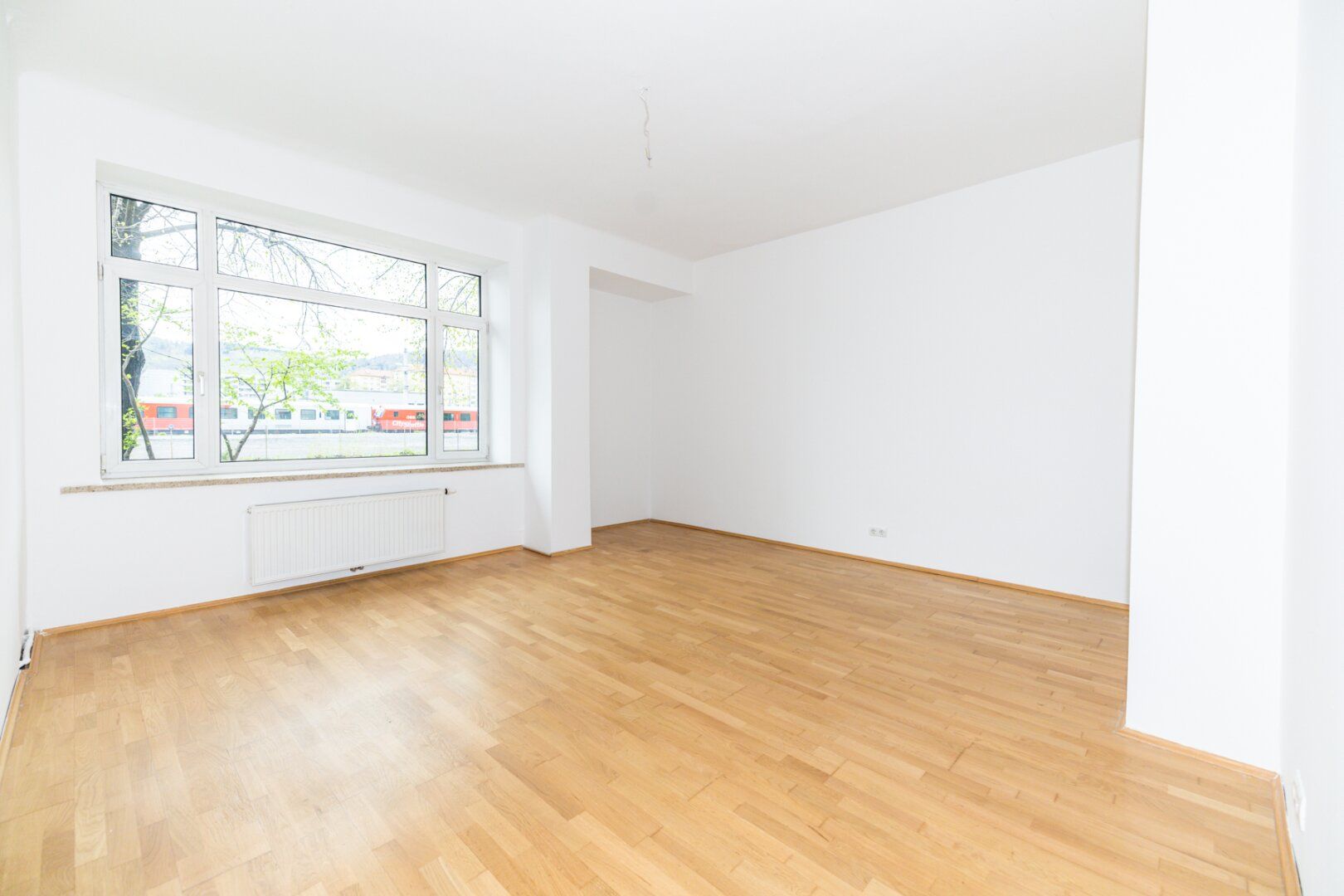 ZEITGEMÄSSES WOHNEN I MODERNE AUSSTATTUNG I HOCHWERTIGE KÜCHE I KLARE LINIEN UND ELEGANTE RAUMAUFTEILUNG I PROJEKT WOHNEN