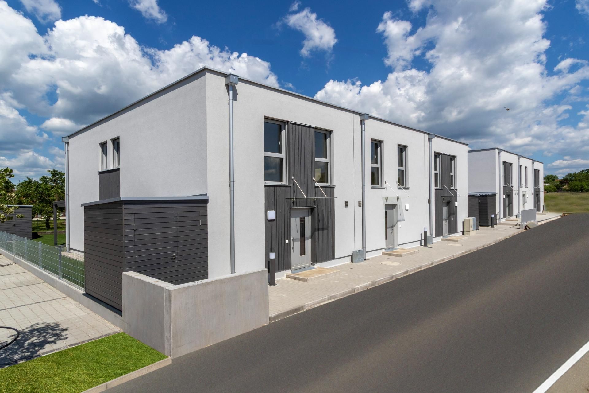 QUALITY LIVING IN ZAUBERHAFTER GRÜNLAGE IN KREMS AN DER DONAU - GNEIXENDORF MIT BLICK AUF STIFT GÖTTWEIG UND ÜBER DAS DONAUTAL - EXKLUSIVES WOHNEN - RAIFFEISEN WOHNBAU - PROVISIONSFREI