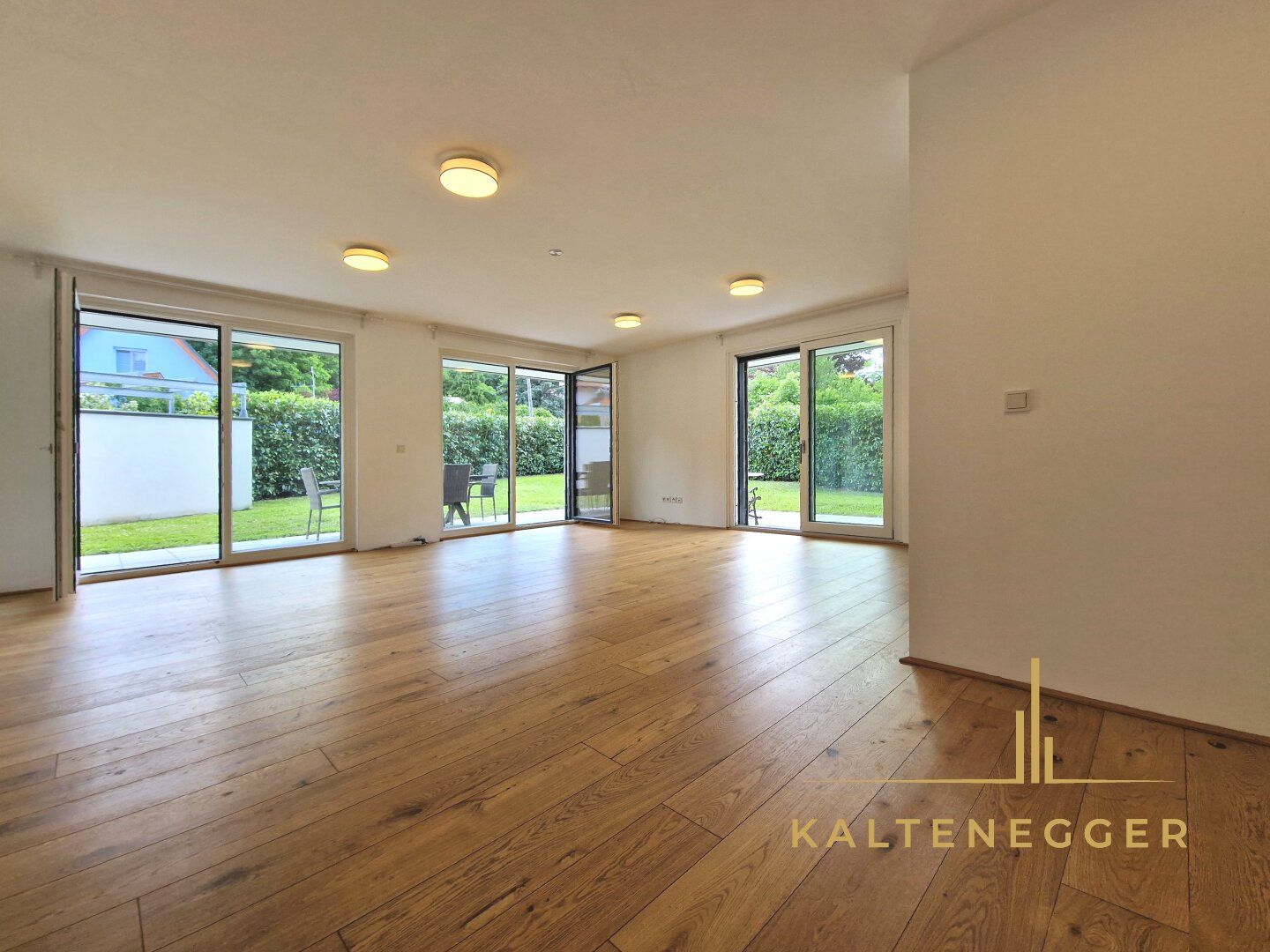Ideal aufgeteilte & wunderschöne 5-Zimmer-Maisonette-Wohnung mit großzügigen Freiflächen