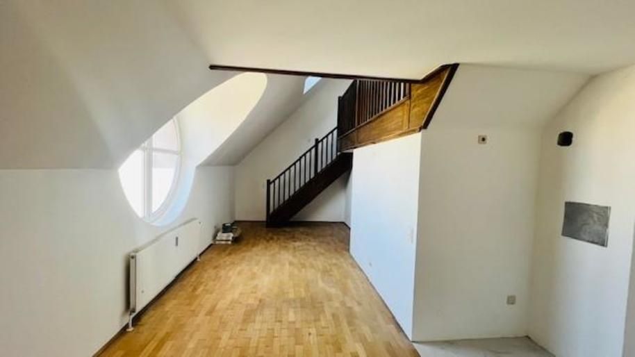 Dachgeschoßwohnung nähe Reinlpark