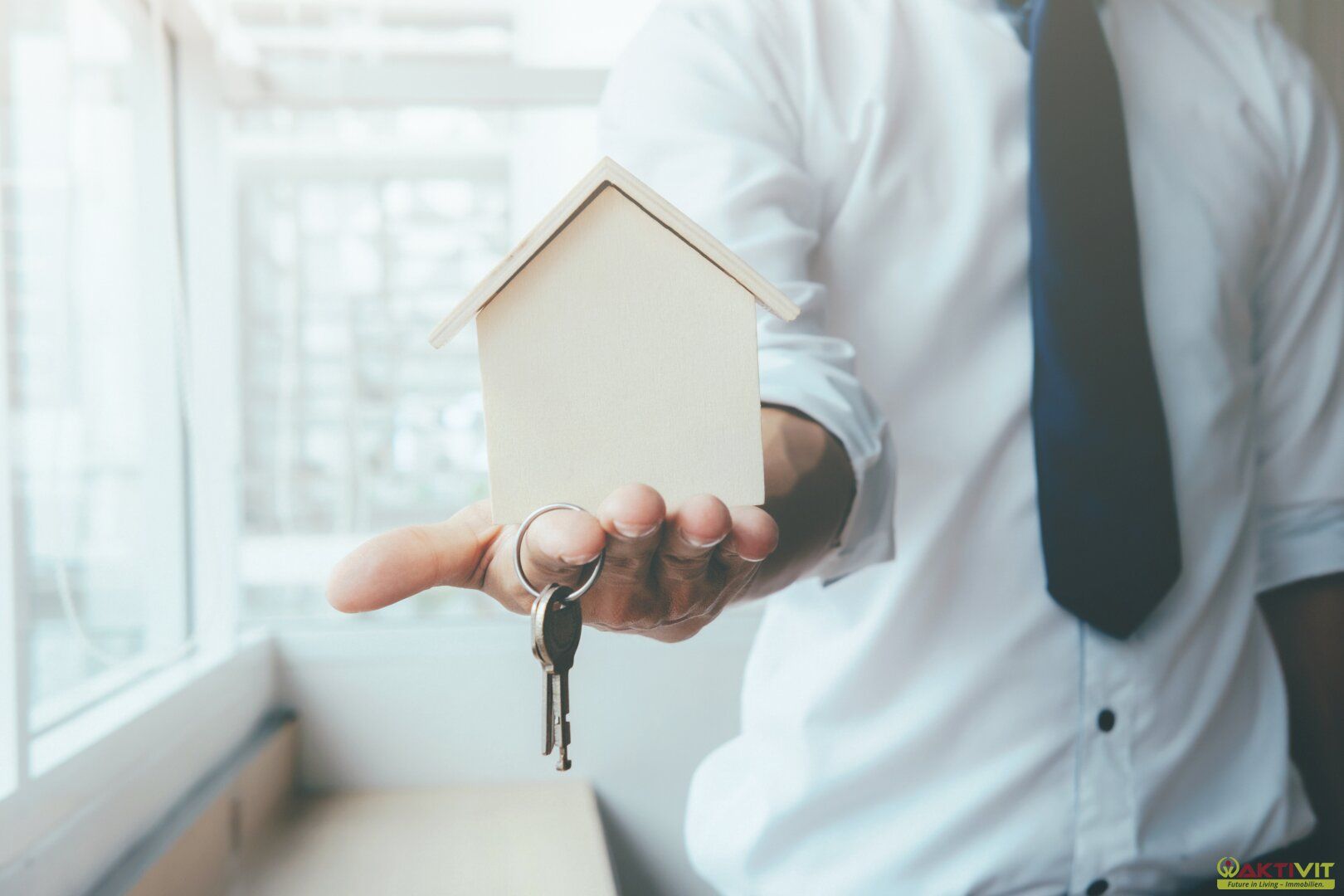 Potential in Top-Frequenzlage über 7.000 m² Grund. - Bestandshaus mit Werkstatt auf Bauland Gewerbegebiet und Widmungspotential.