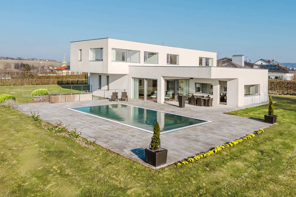 ARCHITEKTENTRAUM MIT WEITLÄUFIGEM GRUNDSTÜCK! Moderne Villa nahe Ried