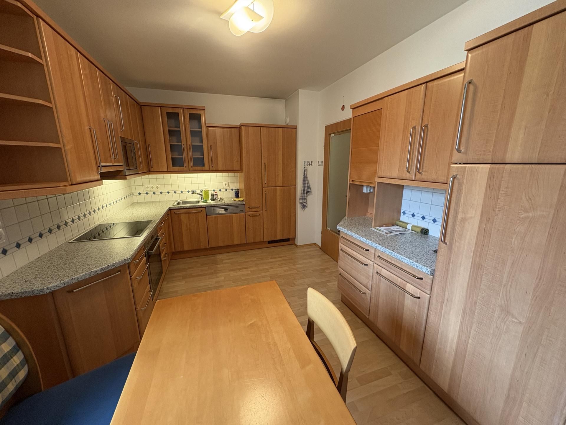 Attraktive 4-Zimmer-Wohnung mit Loggia & Tiefgaragenplatz
