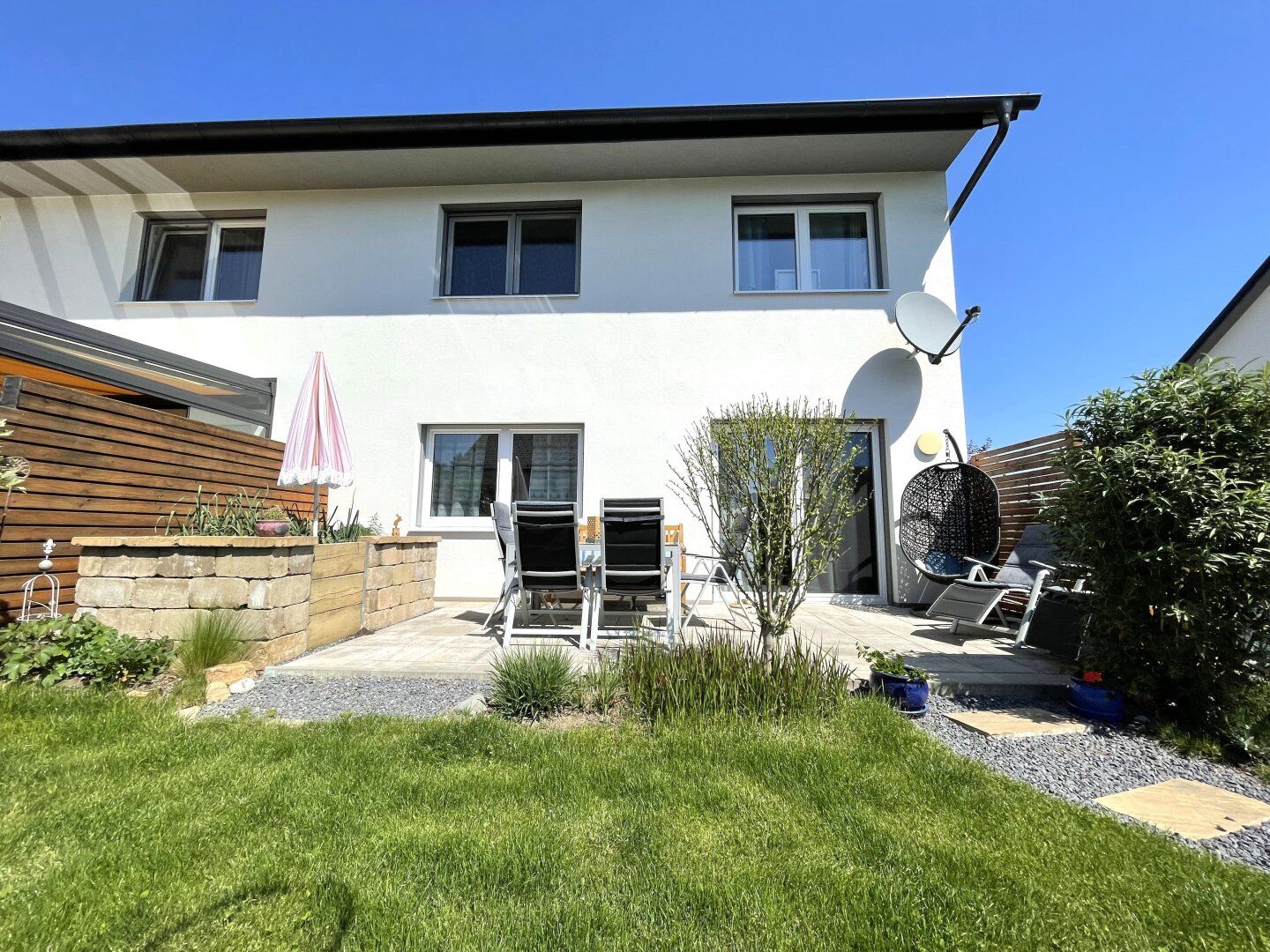 Stainz - Wunderschöne Doppelhaushälfte - neuwertig mit 4 Zimmern, Garten & Terrasse, Doppelcarport und viel Stauraum!