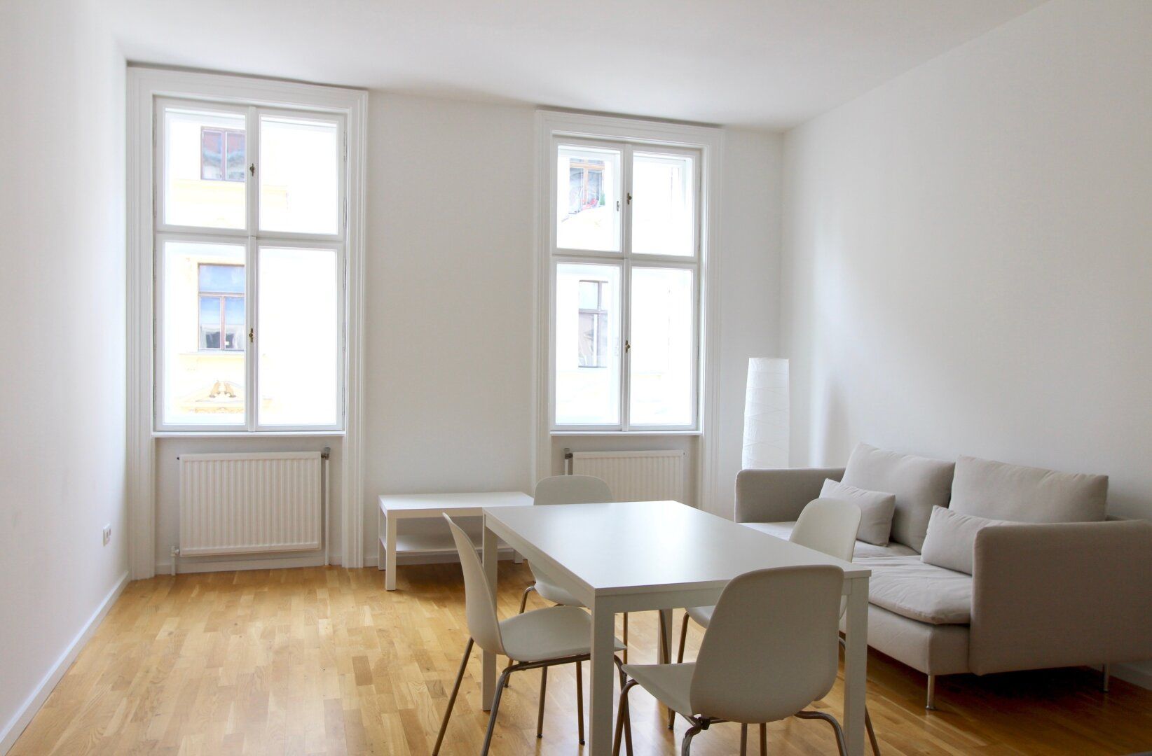 Lichtdurchflutete, neu möblierte 2-Zimmer-Altbauwohnung - Nähe Mariahilfer Straße