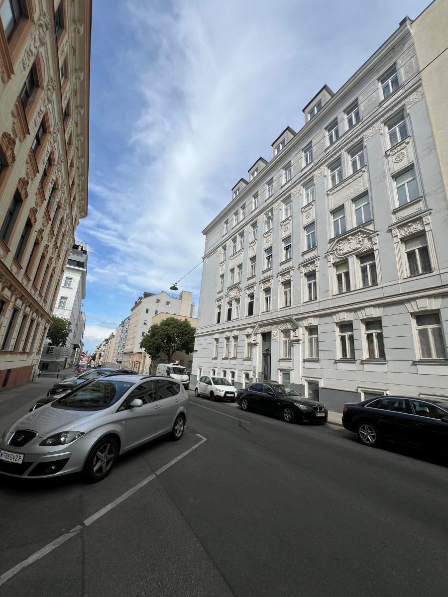GÜNSTIGE und SCHÖNE ZWEI ZIMMER Wohnung