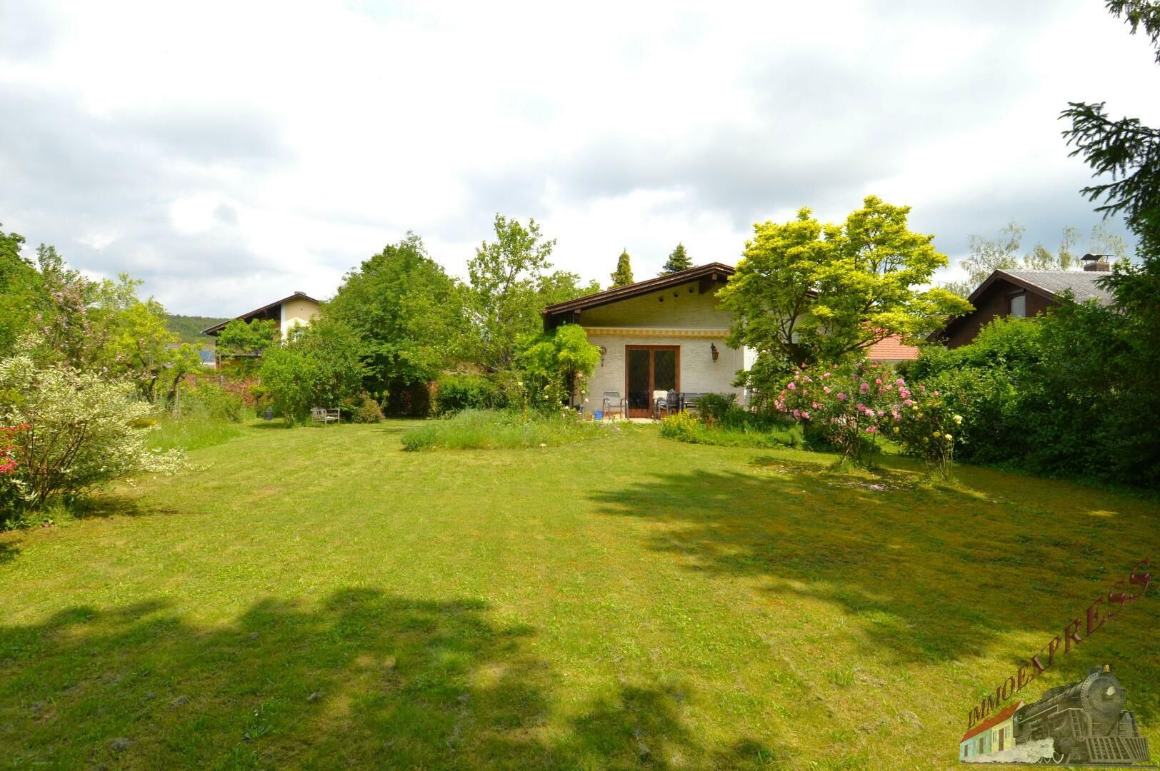900 m² Bauland in Bad Fischau mit Altbestand - 2 Wohneinheiten möglich