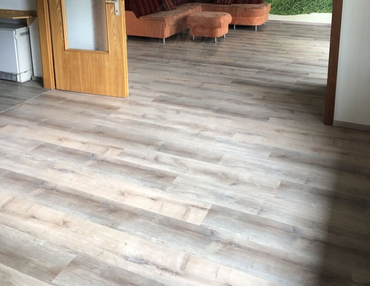 Sehr große Wohnung mit 9 Zimmer und kleinem Garten!
