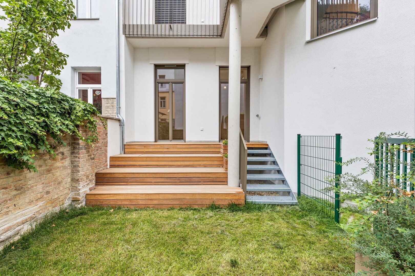 ERSTBEZUG ! Hochwertig generalsanierte 3 Zimmer miz TERRASSE UND GARTEN )Top 07)