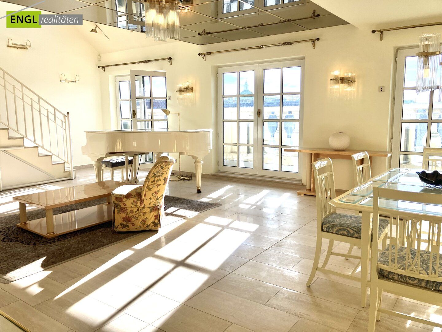 Beste Adresse! Helle Maisonette Wohnung mit Balkon, Wintergarten und Terrasse mit Blick zum Stephansdom