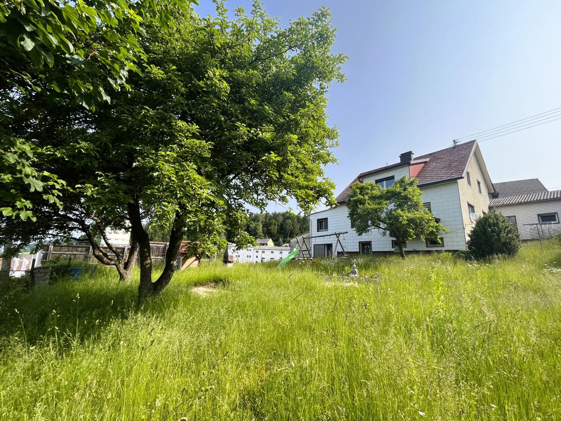 Zuhause mit großem Garten vor den Toren der Stadt