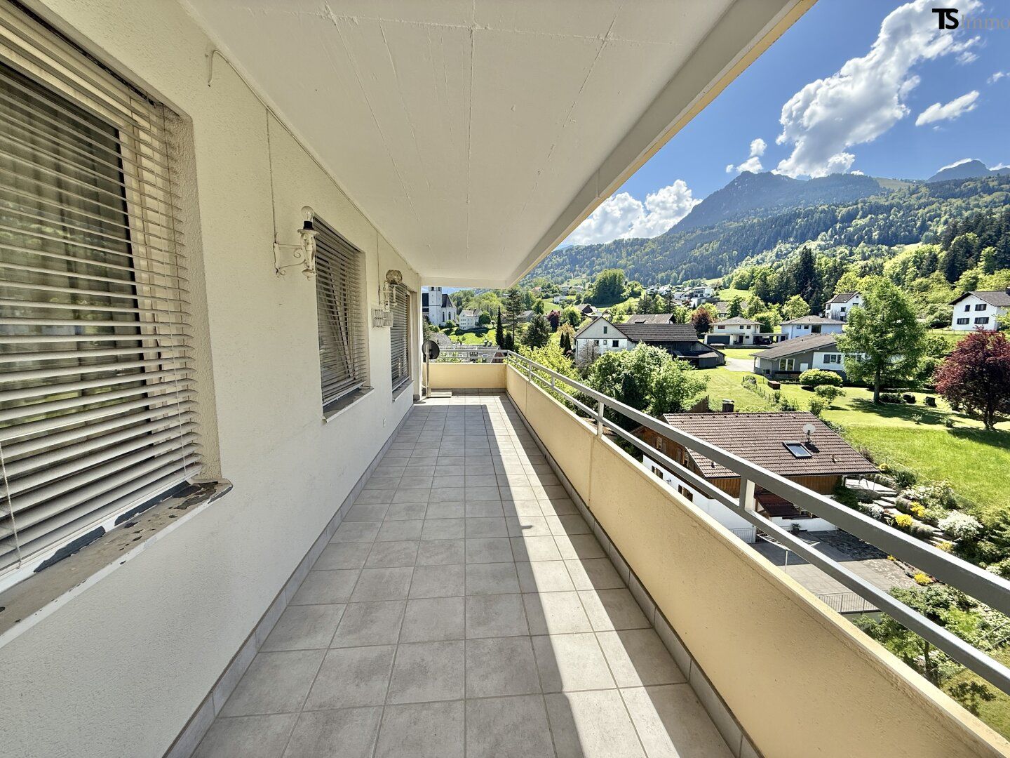 Frastanz: zentrale 4-Zimmer-Wohnung ca. 84 m2 mit Terrasse ca, 17 m2 und Ausblick ins Grüne